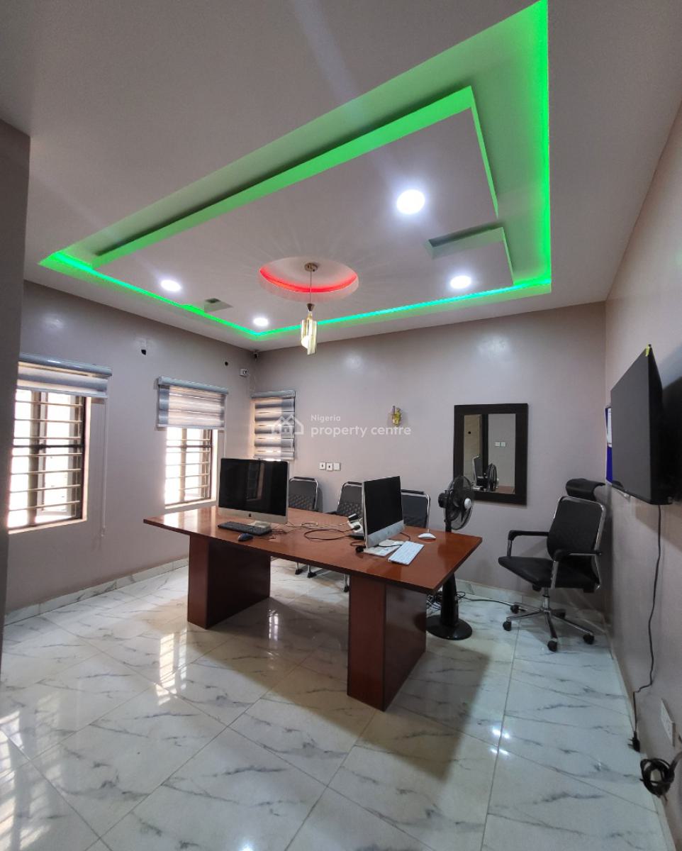 Luxurious Massive 3bedroom Flat, By Federal Old Secteriate, Garki, Abuja, Flat / Apartment for Rent