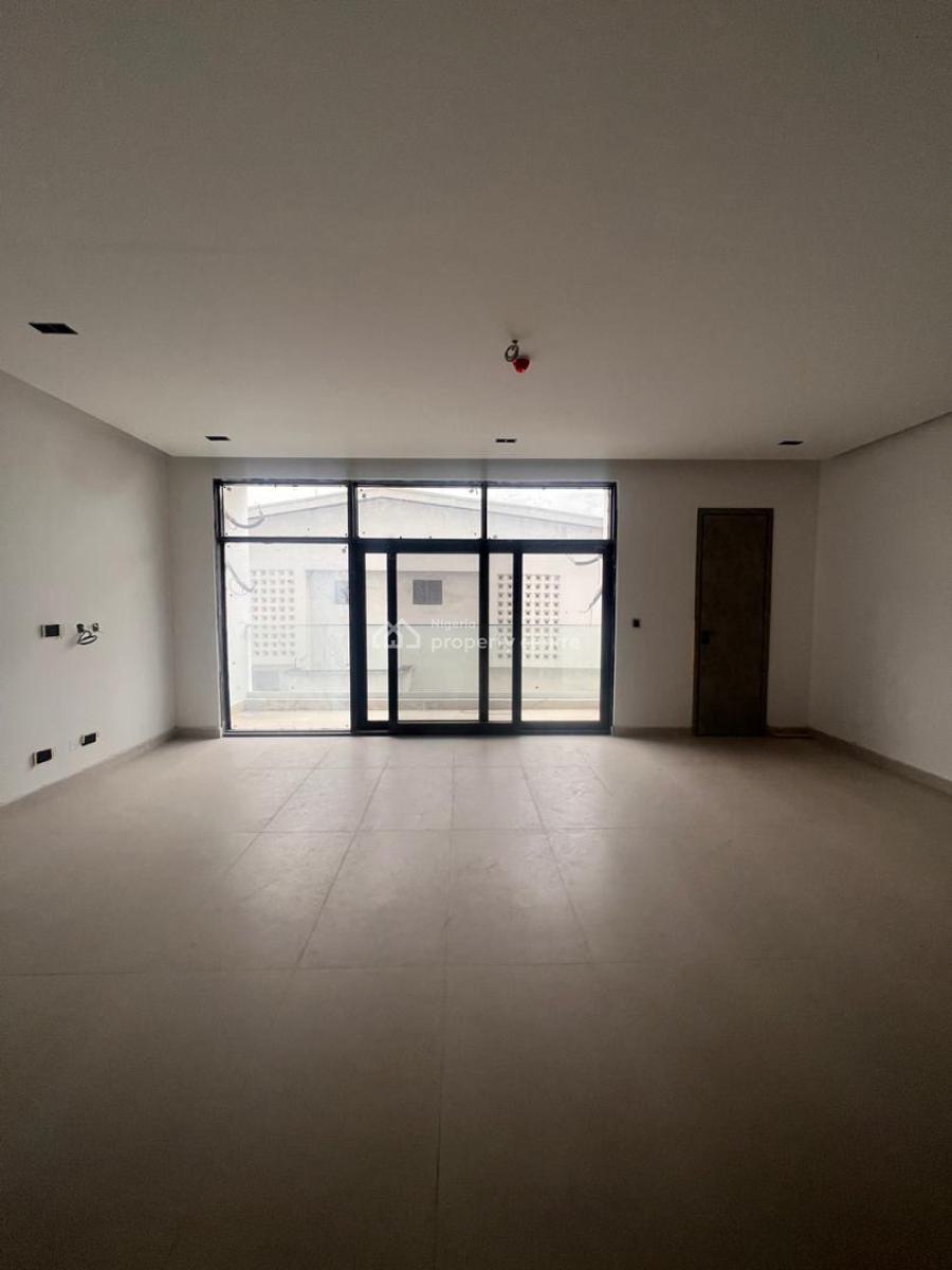 Newly Built 3 Bedroom with Elevator, Gym and Roftop Swimming Pool, Lekki Phase 1, Lekki, Lagos, Block of Flats for Sale