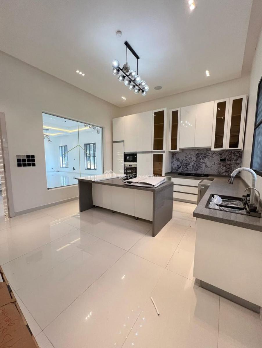 Luxurious 5 Bedroom Detached with 2 Bq in a Secure Estate, Pinnock Beach Estate, Lekki, Lagos, Detached Duplex for Sale