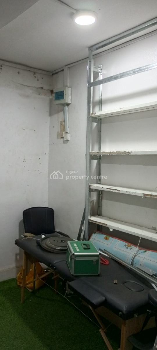 Commercial Office/shop Space for Long Lease, Pedro Road, Bariga, Shomolu, Lagos, Office Space for Rent
