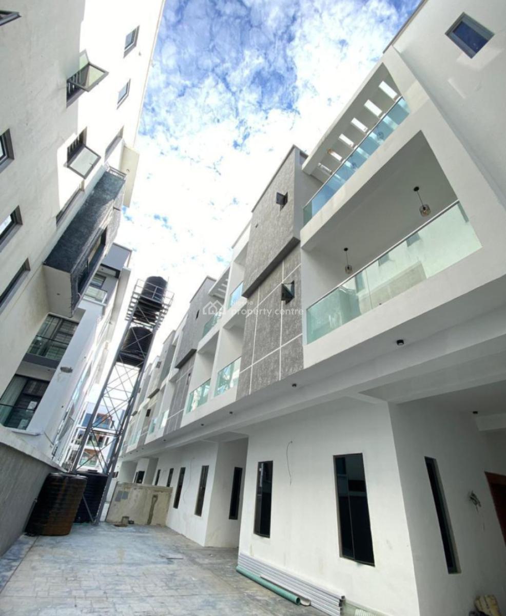 Elegant and Spacious 5 Bedrooms Semi-detached Duplex with Bq, Ologolo, Lekki, Lagos, Semi-detached Bungalow for Sale