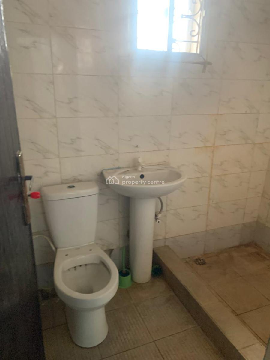 Well Maintained Nice Standard 2 Bedroom Flat, Sea Flow Estate, Oworonshoki, Kosofe, Lagos, Flat / Apartment for Rent