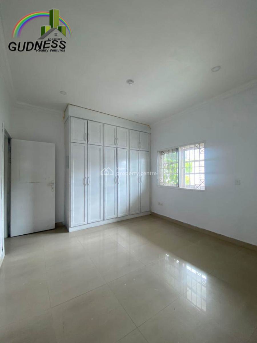 Newly Renovated 3 Bedroom Flat, Lekki Phase 1, Lekki, Lagos, Flat / Apartment for Rent