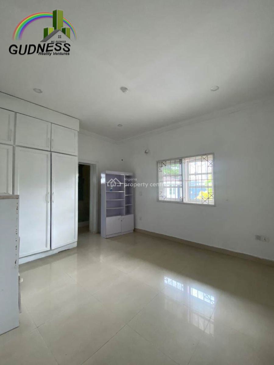 Newly Renovated 3 Bedroom Flat, Lekki Phase 1, Lekki, Lagos, Flat / Apartment for Rent