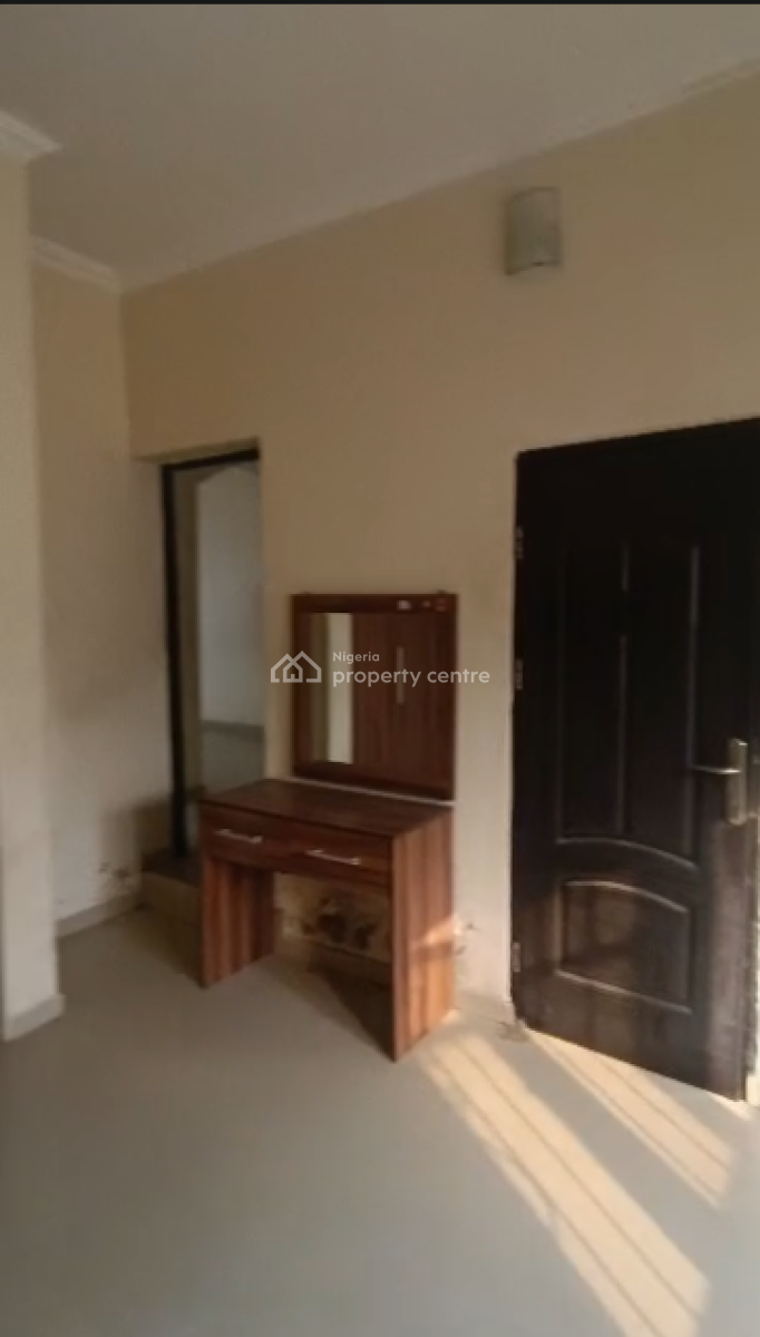 Spacious Shared Apartment, Scheme 2, Lekki Phase 2, Lekki, Lagos, Flat / Apartment for Rent