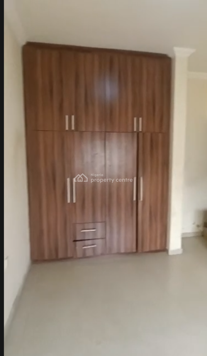 Spacious Shared Apartment, Scheme 2, Lekki Phase 2, Lekki, Lagos, Flat / Apartment for Rent