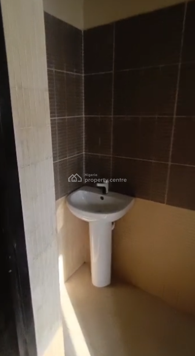 Spacious Shared Apartment, Scheme 2, Lekki Phase 2, Lekki, Lagos, Flat / Apartment for Rent