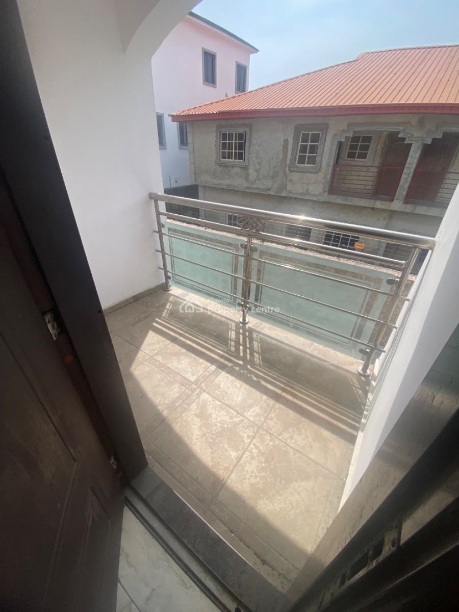 Sweet Mini Flat with Private Bancony Upstairss, Lekki, Lekki Phase 1, Lekki, Lagos, Mini Flat (room and Parlour) for Rent