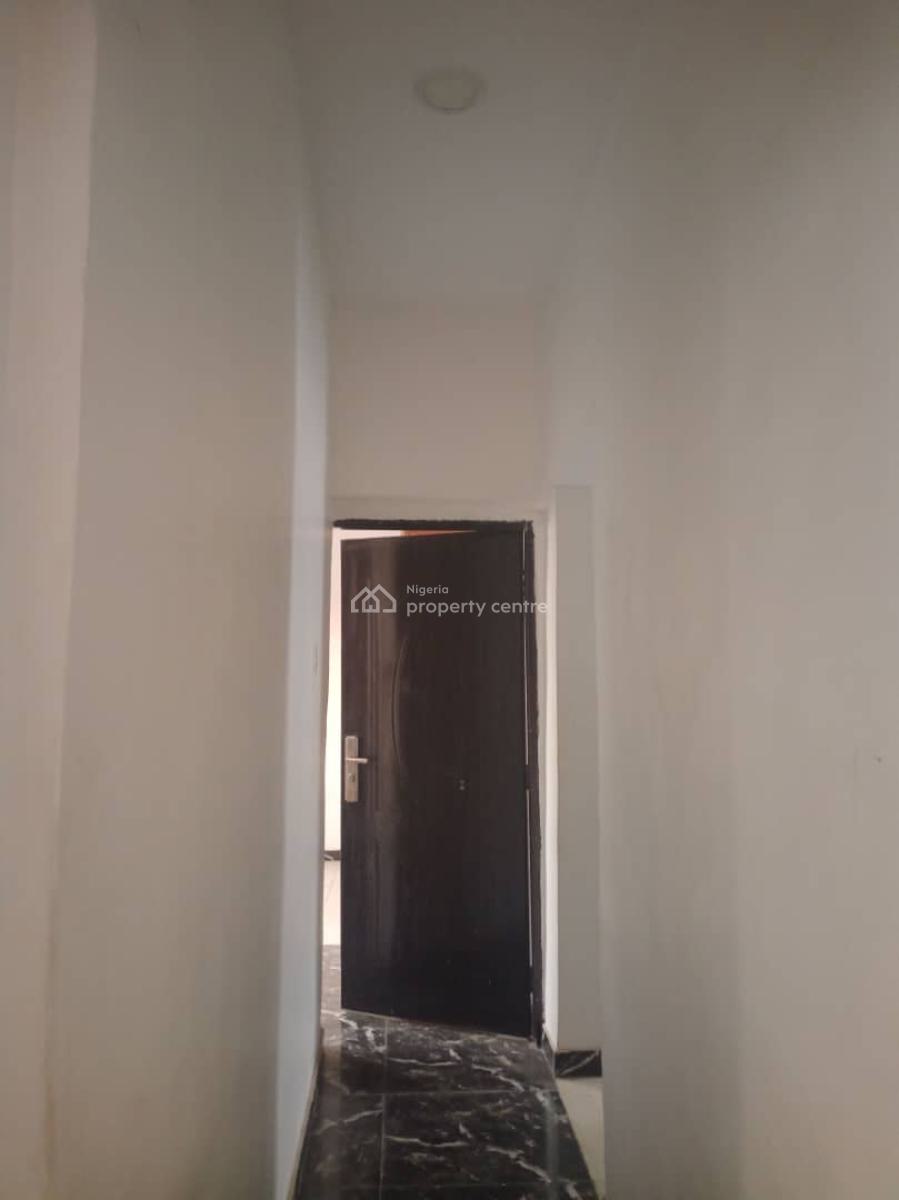 a Very Spacious  3 Bedrooms Flat, Gra Phase 1, Magodo, Lagos, Flat / Apartment for Rent