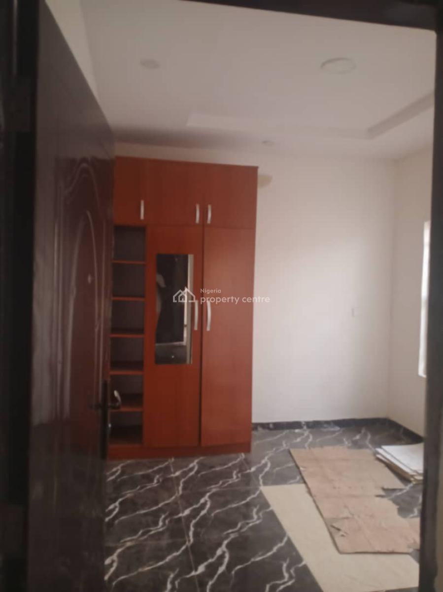 a Very Spacious  3 Bedrooms Flat, Gra Phase 1, Magodo, Lagos, Flat / Apartment for Rent