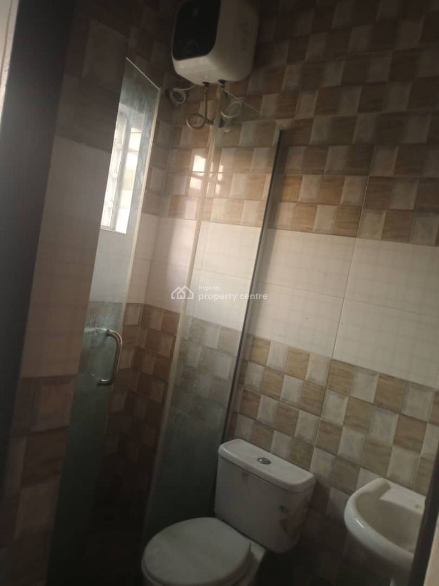 a Very Spacious  3 Bedrooms Flat, Gra Phase 1, Magodo, Lagos, Flat / Apartment for Rent