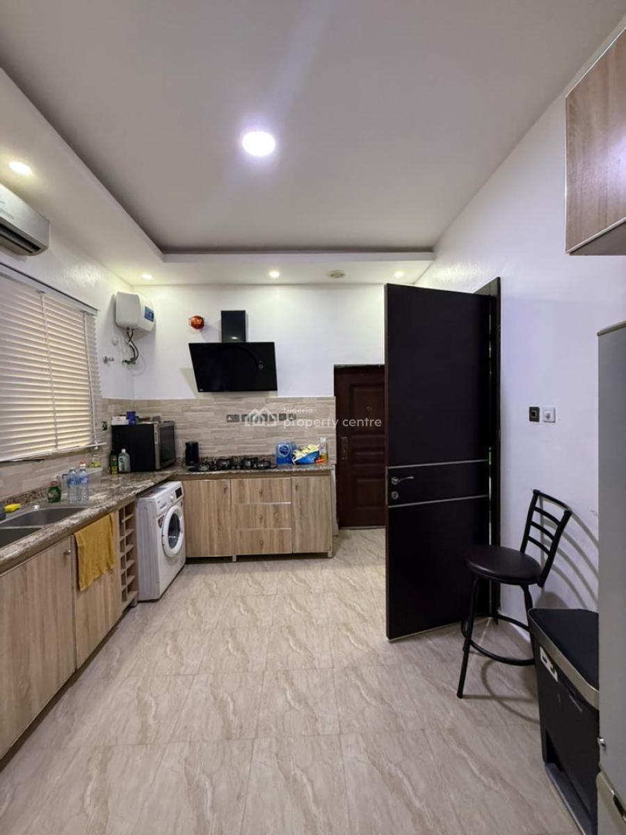 Clean 3bedroom Apartment with Bq, Cctv and Elevator, Lekki Phase 1, Lekki, Lagos, Flat / Apartment for Rent