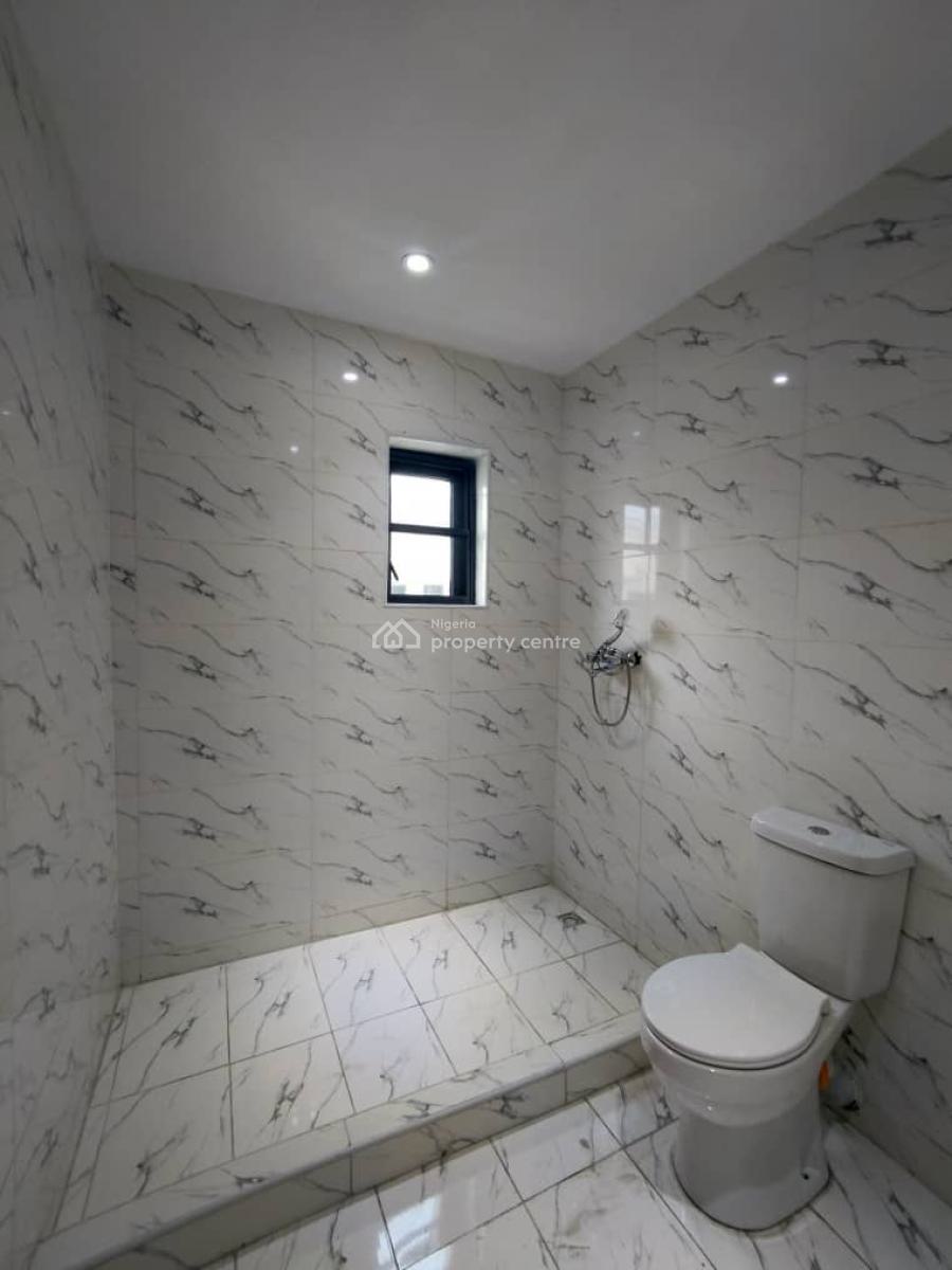 Spacious 3 Bedroom Apartment Plus Bq, Lekki Phase 1, Lekki, Lagos, Flat / Apartment for Rent