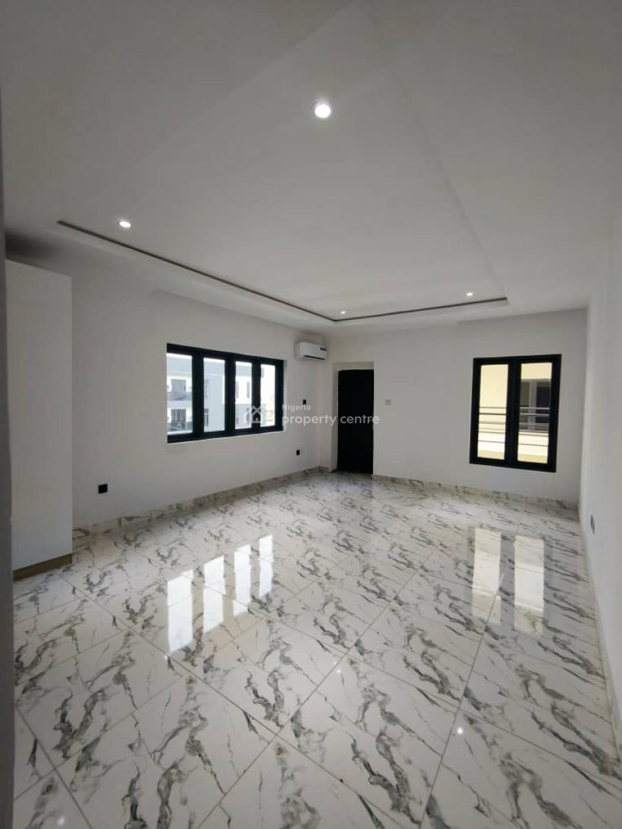 Spacious 3 Bedroom Apartment Plus Bq, Lekki Phase 1, Lekki, Lagos, Flat / Apartment for Rent