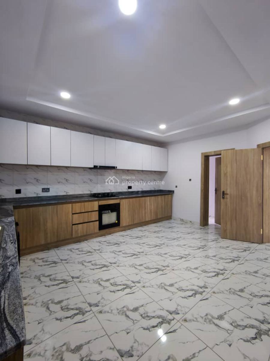 Spacious 3 Bedroom Apartment Plus Bq, Lekki Phase 1, Lekki, Lagos, Flat / Apartment for Rent