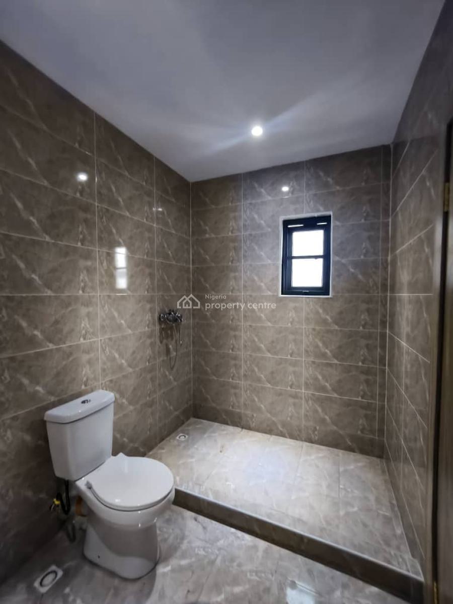 Spacious 3 Bedroom Apartment Plus Bq, Lekki Phase 1, Lekki, Lagos, Flat / Apartment for Rent