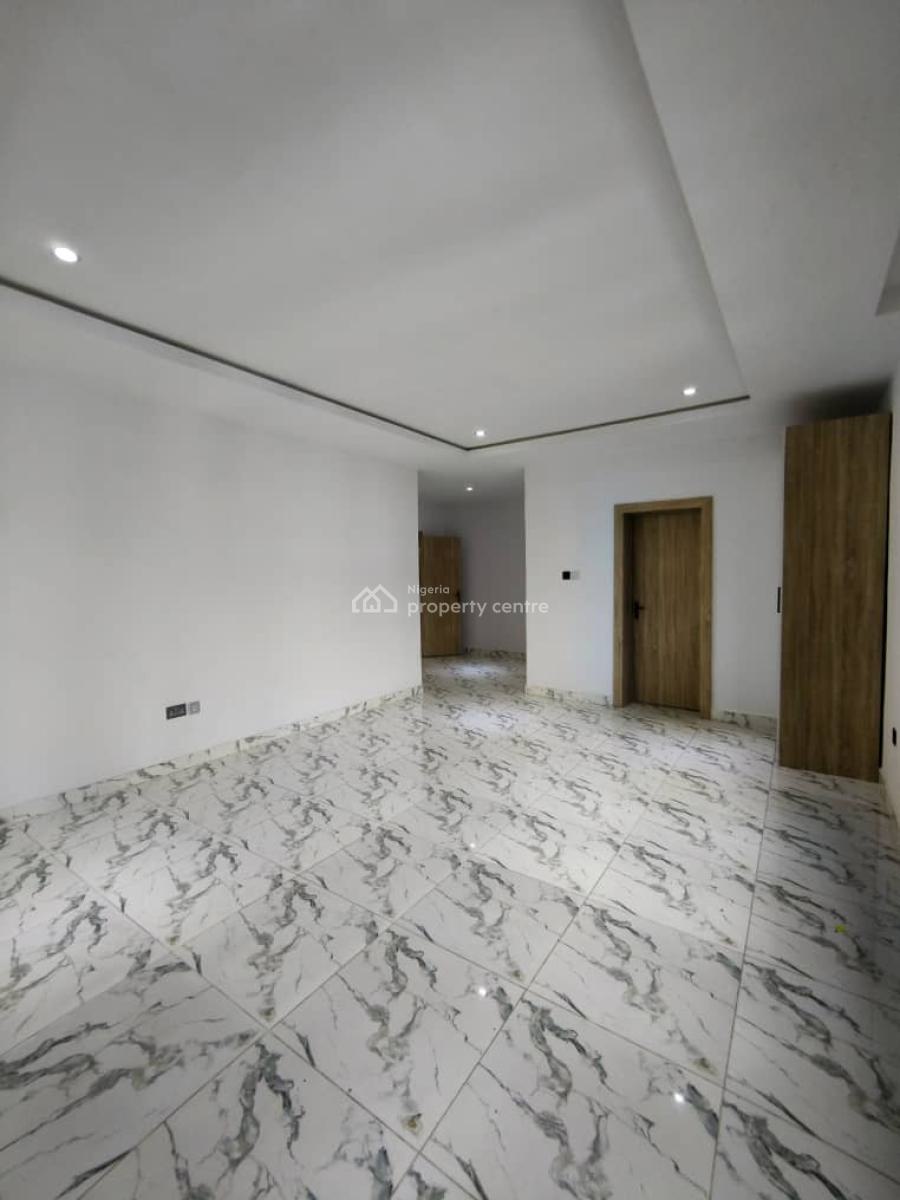 Spacious 3 Bedroom Apartment Plus Bq, Lekki Phase 1, Lekki, Lagos, Flat / Apartment for Rent