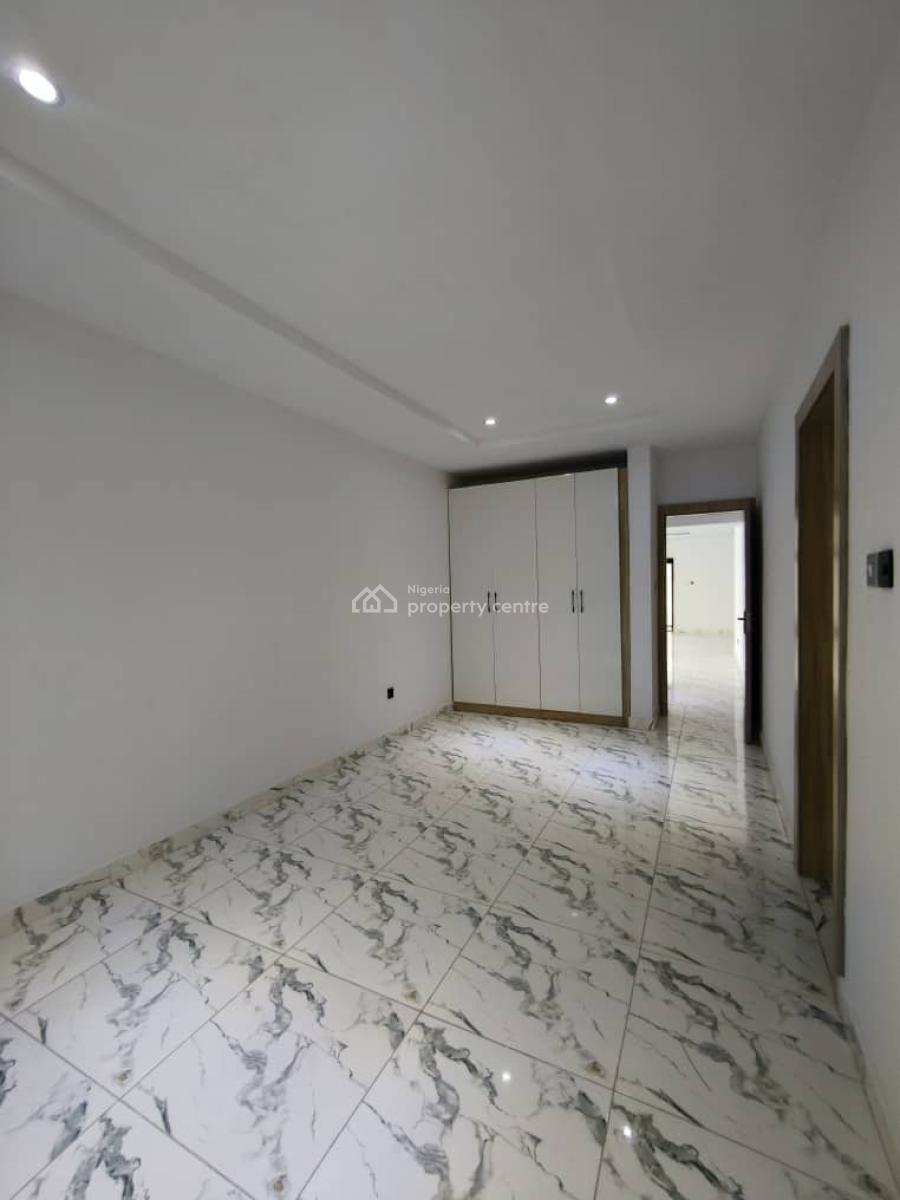 Spacious 3 Bedroom Apartment Plus Bq, Lekki Phase 1, Lekki, Lagos, Flat / Apartment for Rent