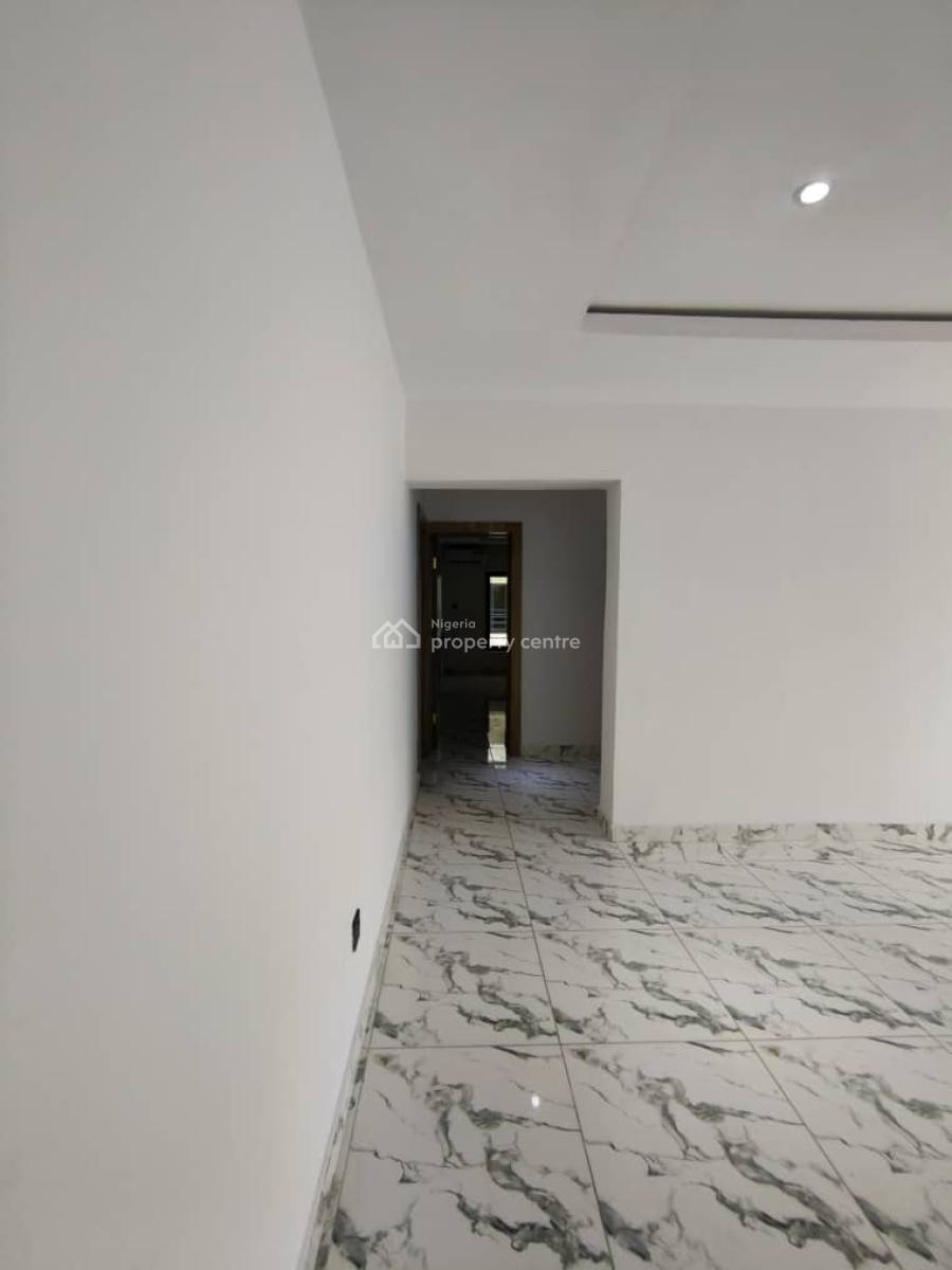 Spacious 3 Bedroom Apartment Plus Bq, Lekki Phase 1, Lekki, Lagos, Flat / Apartment for Rent