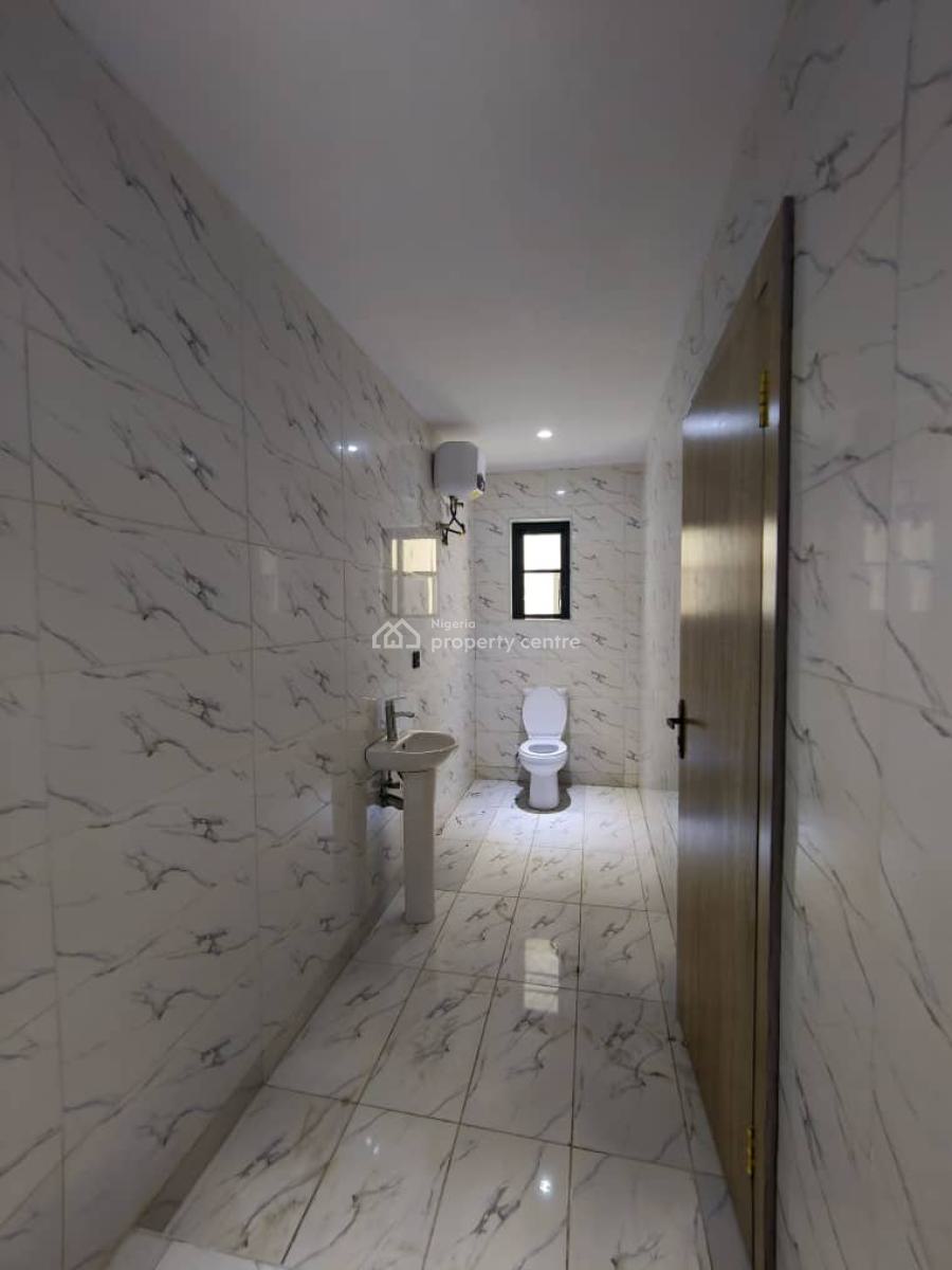 Spacious 3 Bedroom Apartment Plus Bq, Lekki Phase 1, Lekki, Lagos, Flat / Apartment for Rent