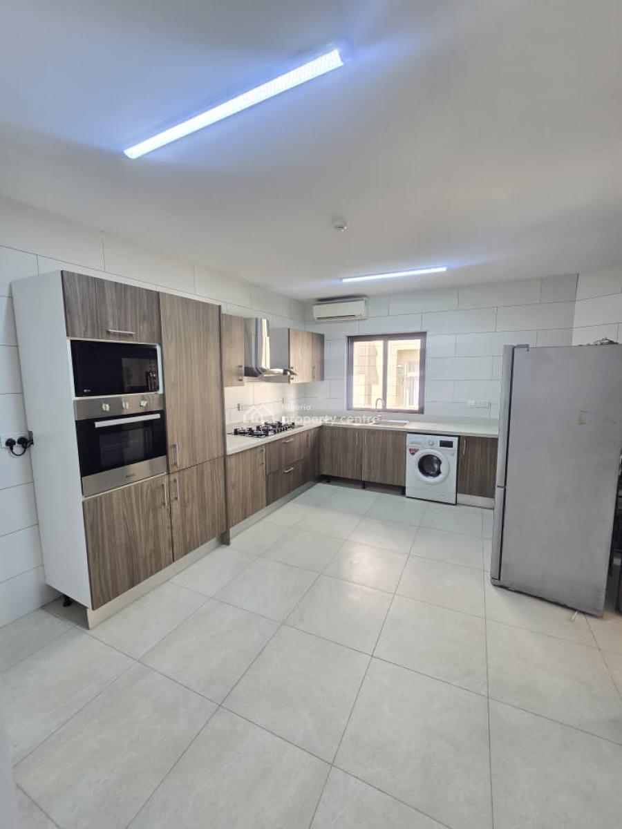 Very Spacious 3 Bedroom Flat with a Bq, Old Ikoyi, Old Ikoyi, Ikoyi, Lagos, Flat / Apartment for Rent