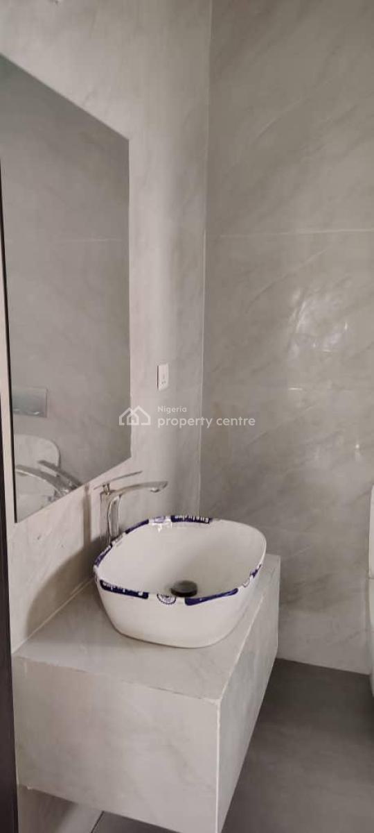 Well Finished Serviced 3 Bedroom Flat with a Room Bq, Lekki Phase 1, Lekki, Lagos, Flat / Apartment for Rent