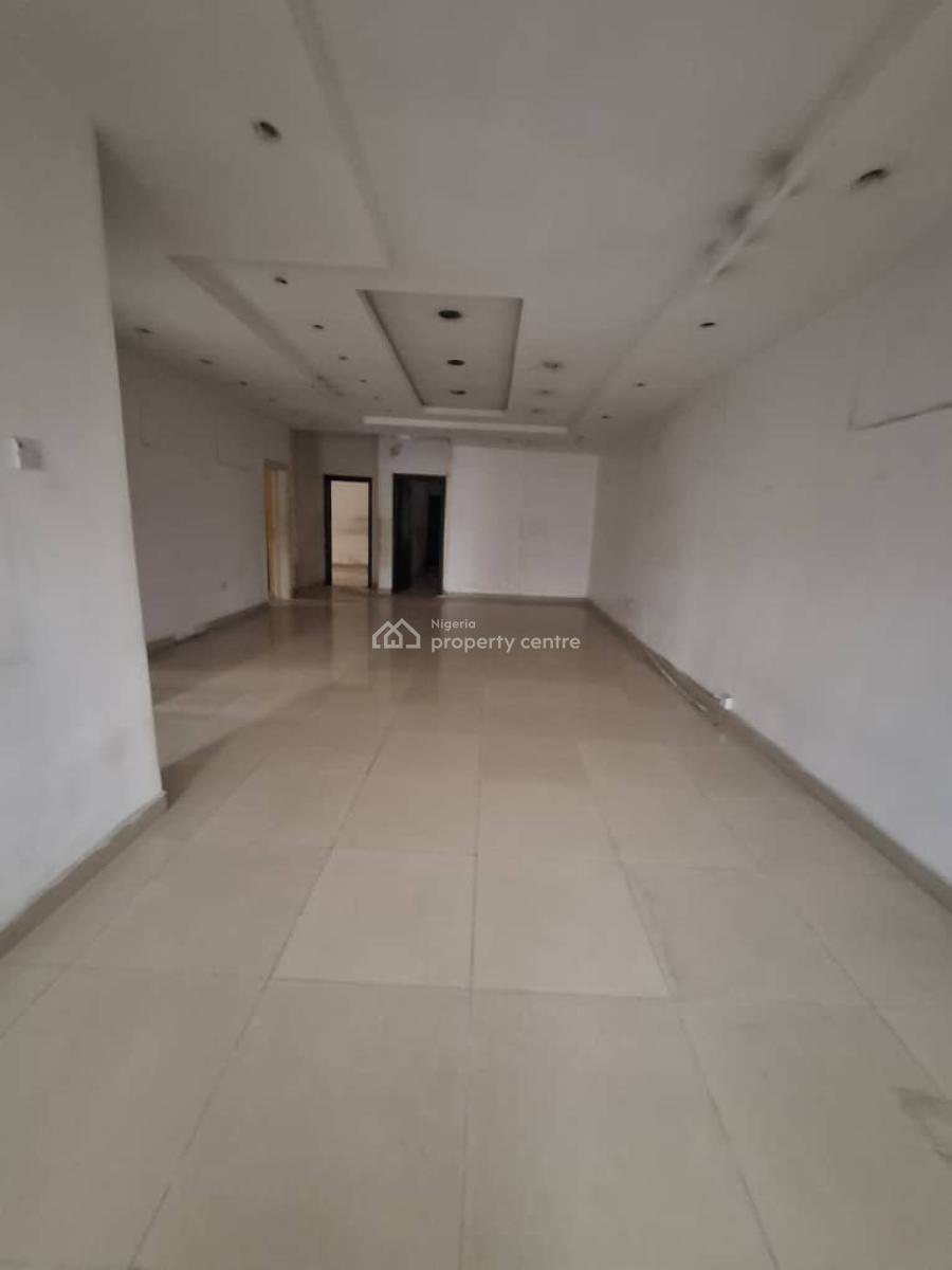 Spacious Massive Luxury 3 Bedroom Flat, Secure Commerical / Resstental Lekki Phase One, Lekki Phase 1, Lekki, Lagos, Flat / Apartment for Rent