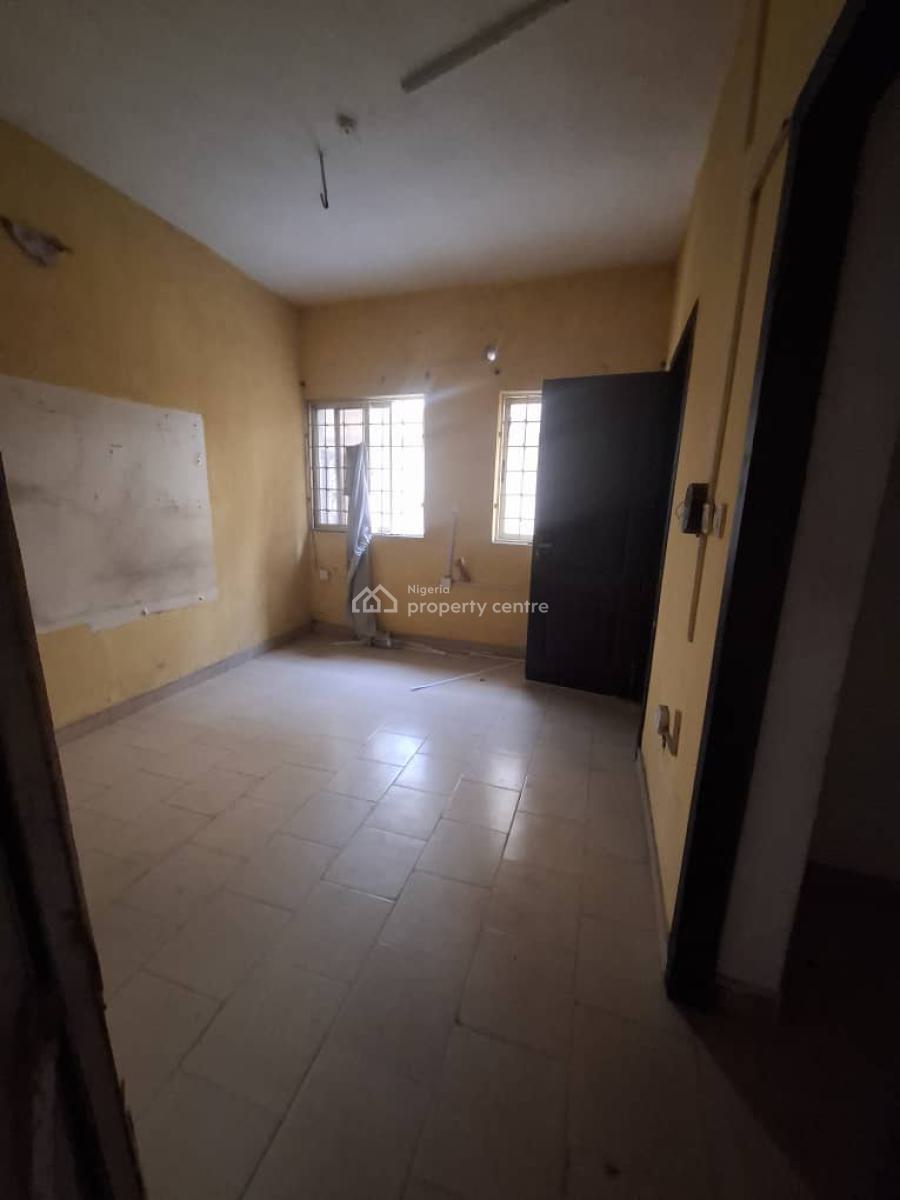 Spacious Massive Luxury 3 Bedroom Flat, Secure Commerical / Resstental Lekki Phase One, Lekki Phase 1, Lekki, Lagos, Flat / Apartment for Rent