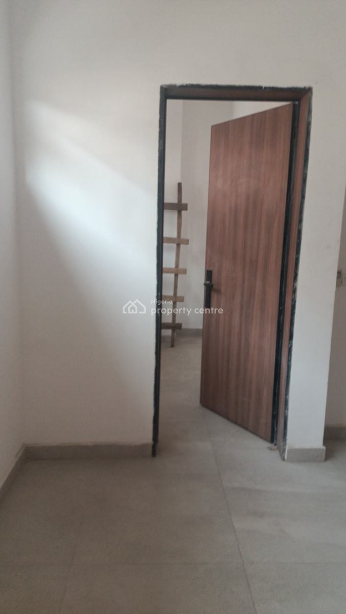 Fully Serviced  87 Sqms Showroom Space, Opebi Road, Opebi, Ikeja, Lagos, Plaza / Complex / Mall for Rent