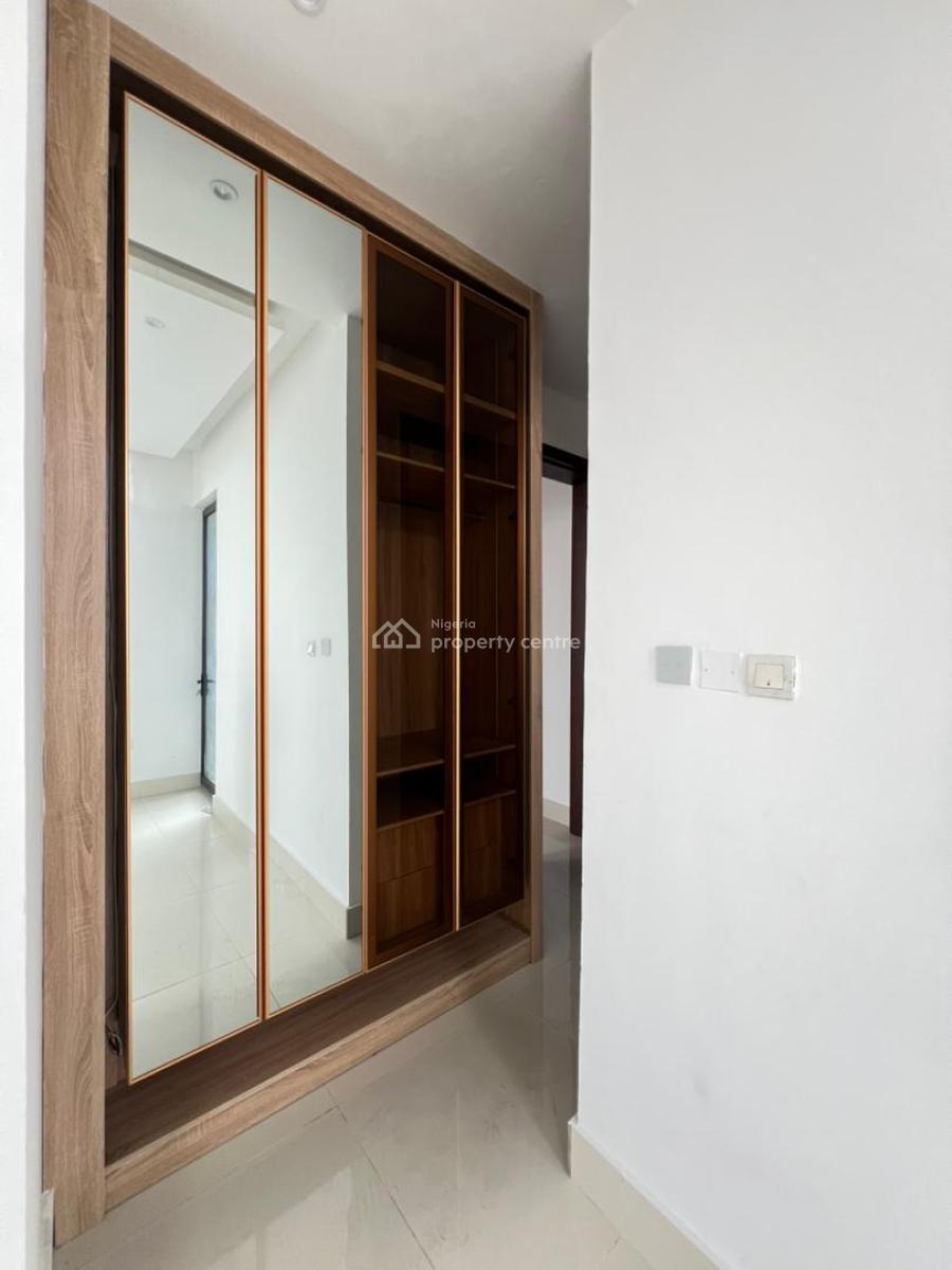 Exquisite 3 Brdroom Apartment in a Secured Location, Lekki Phase 1, Lekki, Lagos, Flat / Apartment for Sale