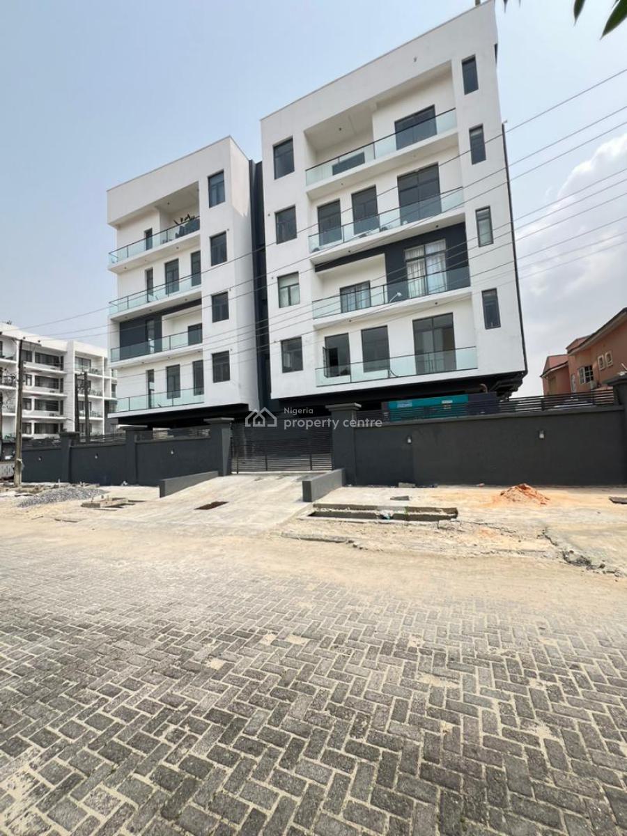 Spacious 2 Bedroom Apartment, Lekki Phase 1, Lekki, Lagos, Flat / Apartment for Sale