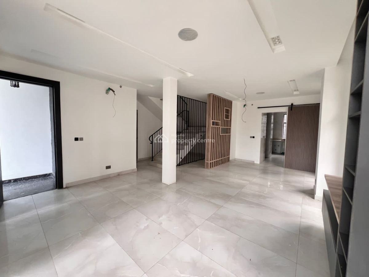 4-bedroom with Security, Victoria Island (vi), Lagos, Flat / Apartment for Rent