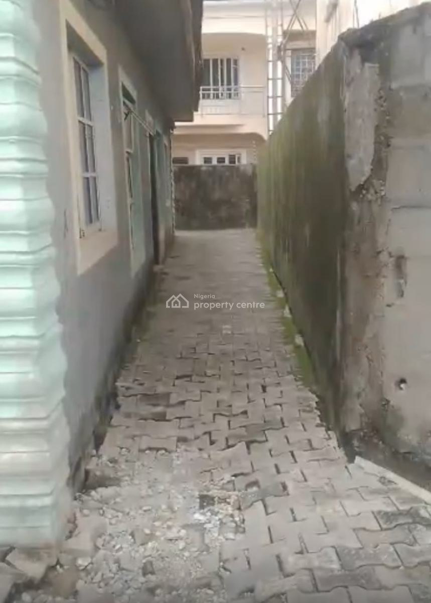 Distress Demolishable Bungalow Sitting on 684sqm Land, Inside an Estate Around Lbs Olokonla, Sangotedo, Ajah, Lagos, Residential Land for Sale