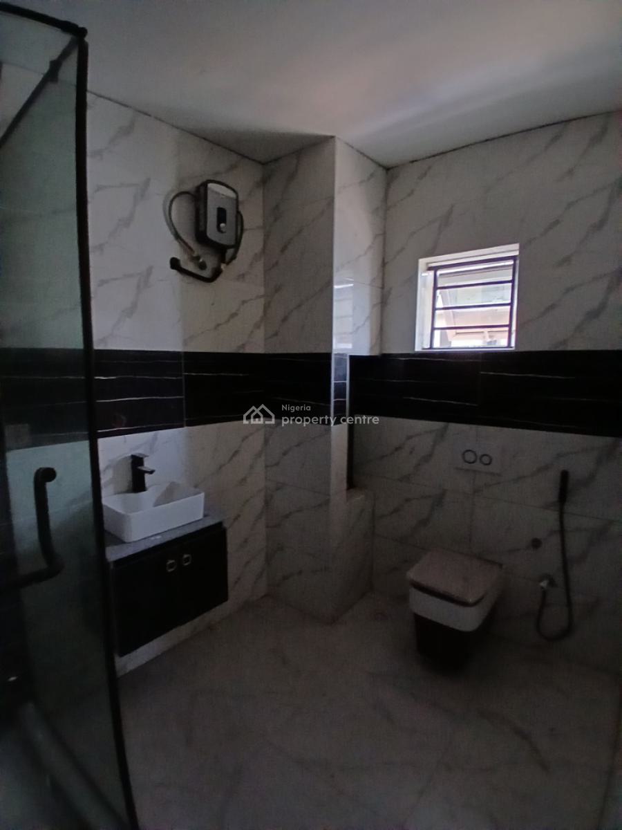 Newly Built and Serviced 2 Bedroom En-suite Flat with an Enclosed Fitt, Lekki Phase 1, Lekki, Lagos, Flat / Apartment for Rent