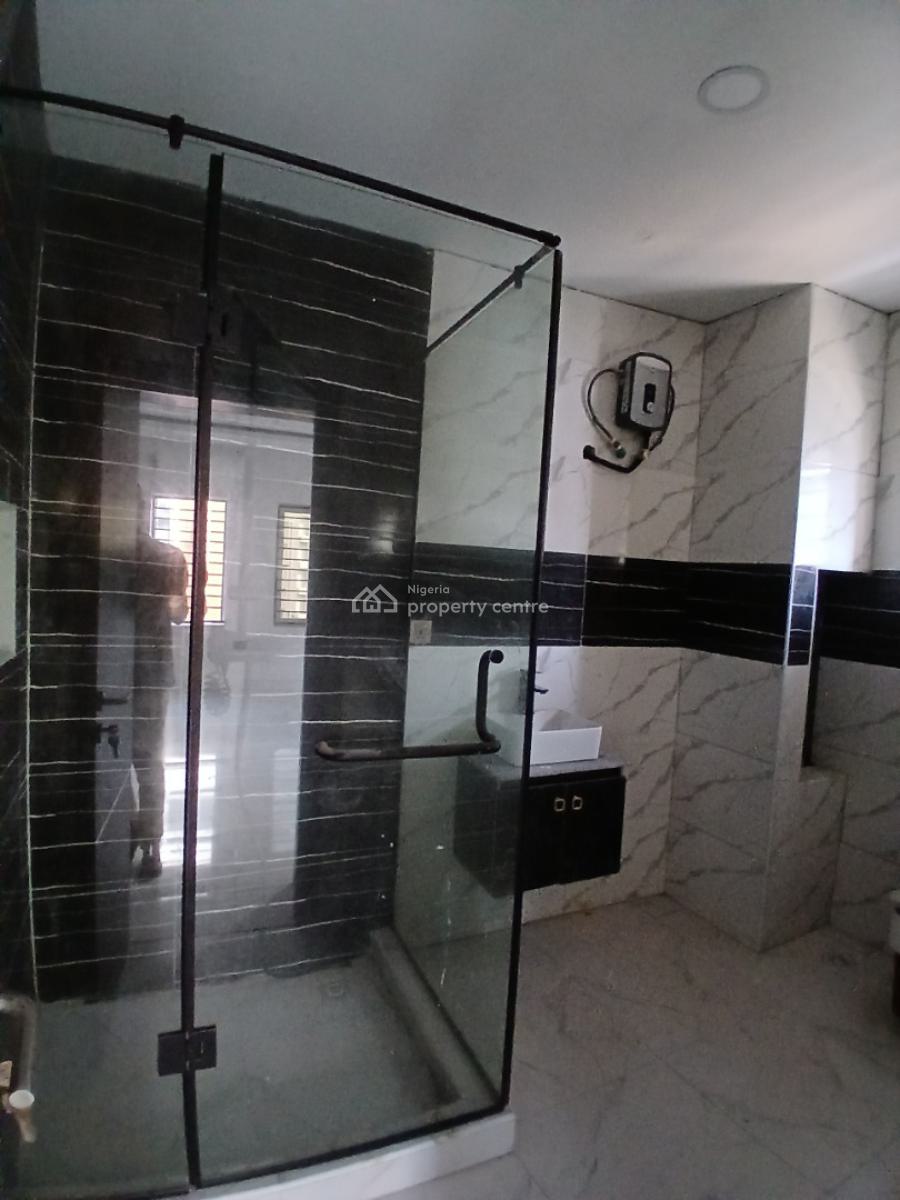 Newly Built and Serviced 2 Bedroom En-suite Flat with an Enclosed Fitt, Lekki Phase 1, Lekki, Lagos, Flat / Apartment for Rent