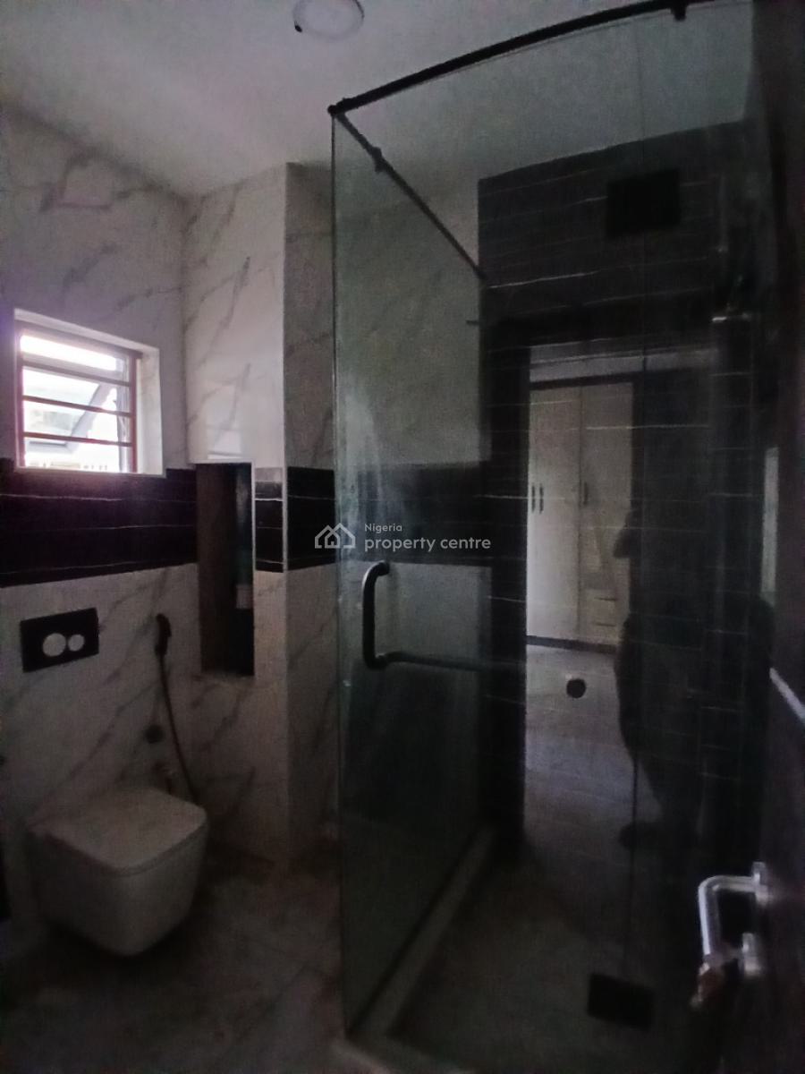 Newly Built and Serviced 2 Bedroom En-suite Flat with an Enclosed Fitt, Lekki Phase 1, Lekki, Lagos, Flat / Apartment for Rent