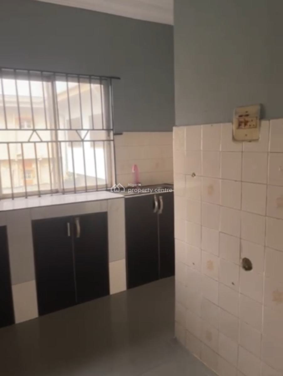 Well Maintained 2 Bedroom Flat, Gra Phase 2, Magodo, Lagos, Flat / Apartment for Rent