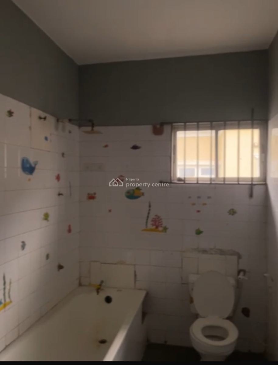 Well Maintained 2 Bedroom Flat, Gra Phase 2, Magodo, Lagos, Flat / Apartment for Rent