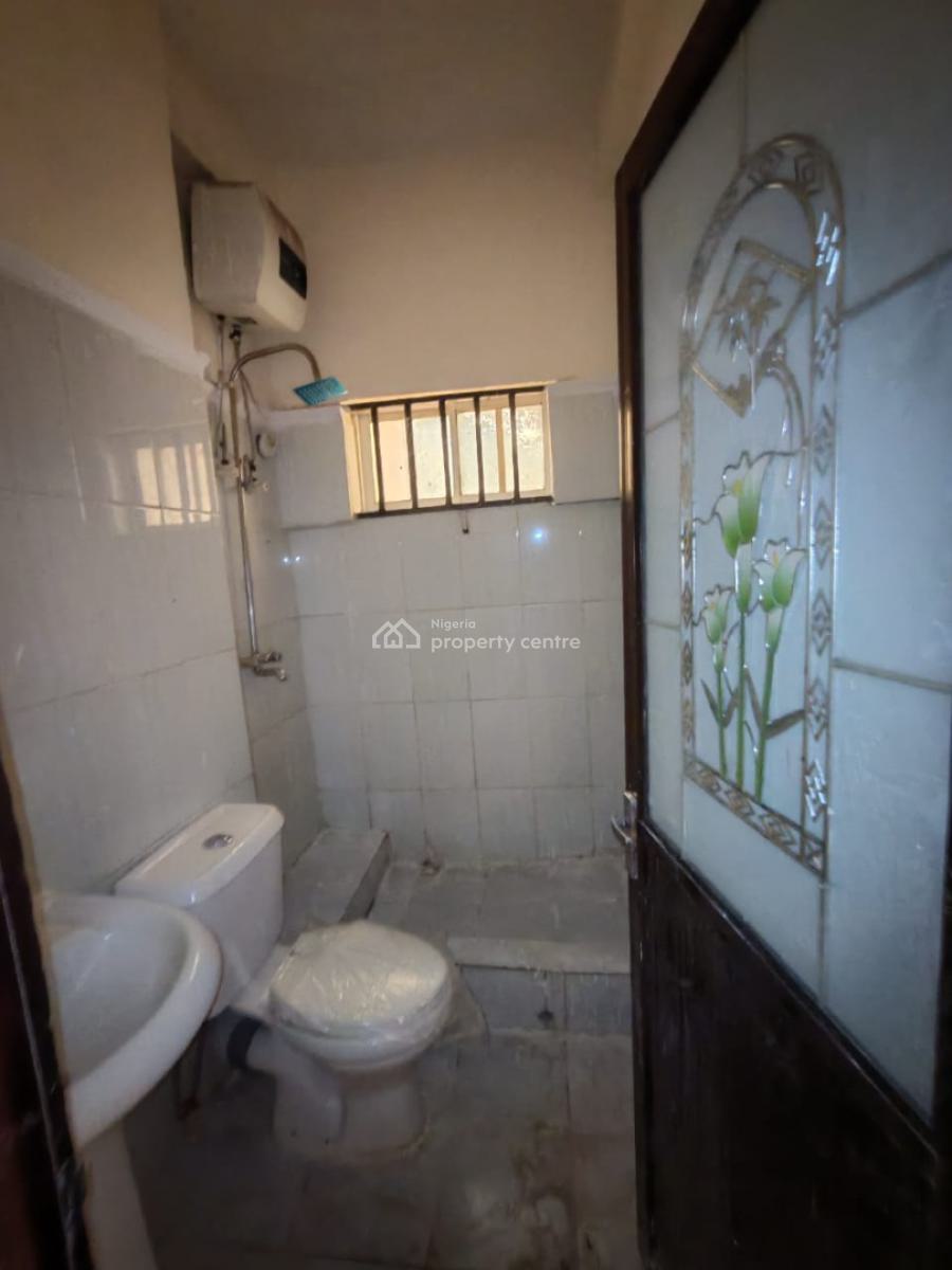 Clean and Ready to Move in 2 Bedroom Apartment, Mabushi, Abuja, Flat / Apartment for Rent