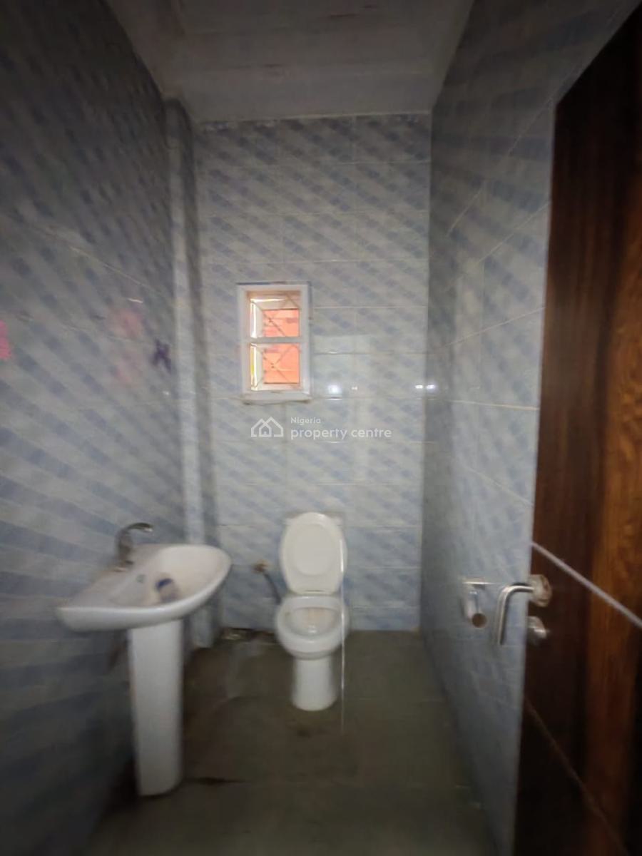 Clean and Ready to Move in 3 Bedroom Apartment, Mabushi, Abuja, Flat / Apartment for Rent