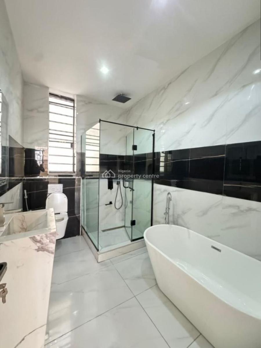 Comfortable 2 Bedroom Apartment, Lekki Phase 1, Lekki, Lagos, Flat / Apartment for Sale