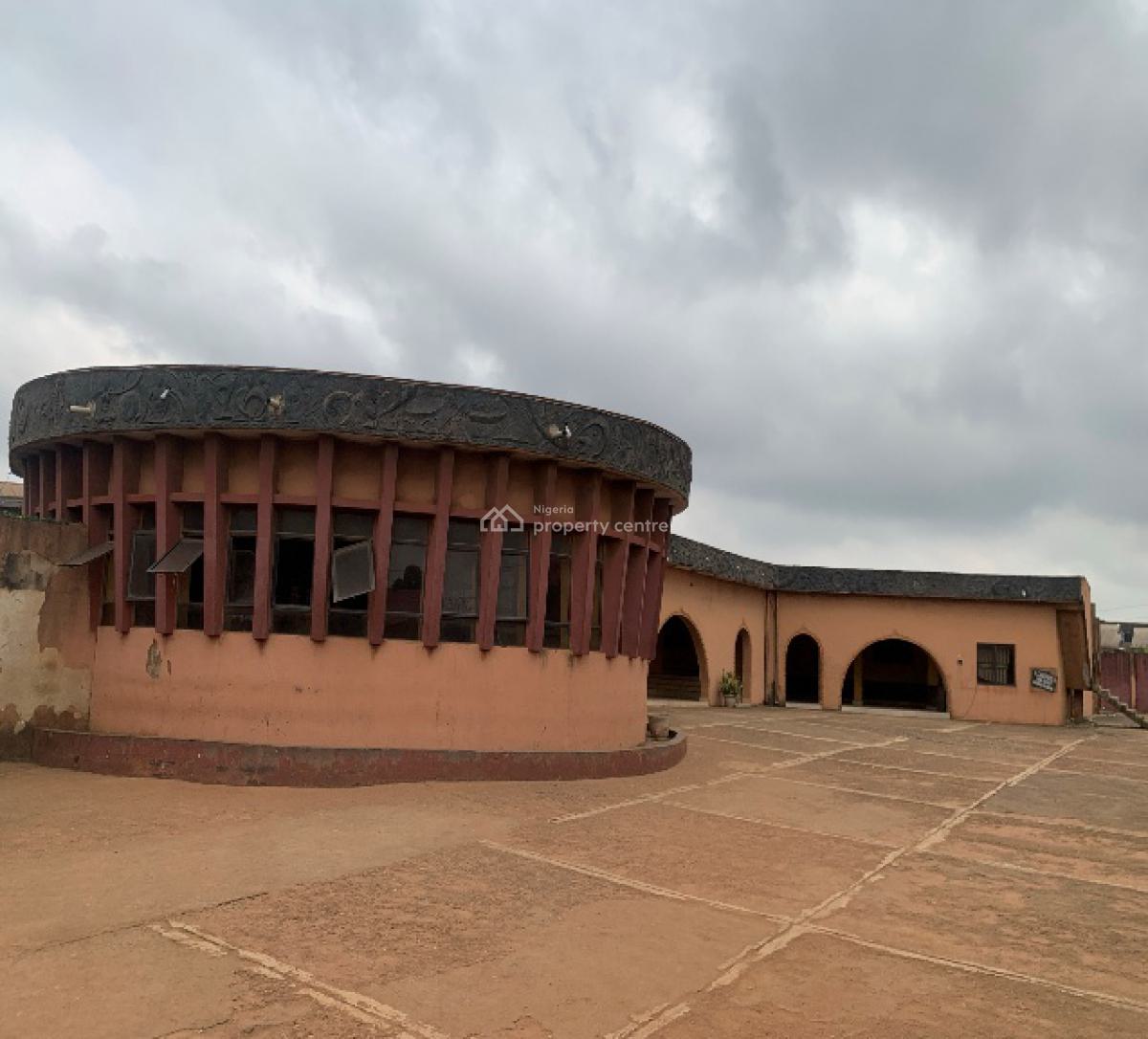 Functional  Hotel, Lagos Abeokuta Expressway, Ijako – Oja,, Sango Ota, Ogun, Hotel / Guest House for Sale