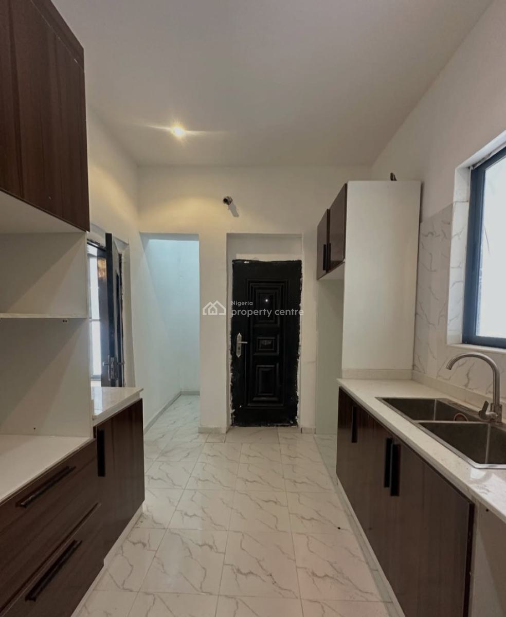 Serviced with 24/7 Power Supply 2 Bedroom En-suite Flat, Ikate, Lekki, Lagos, Flat / Apartment for Rent