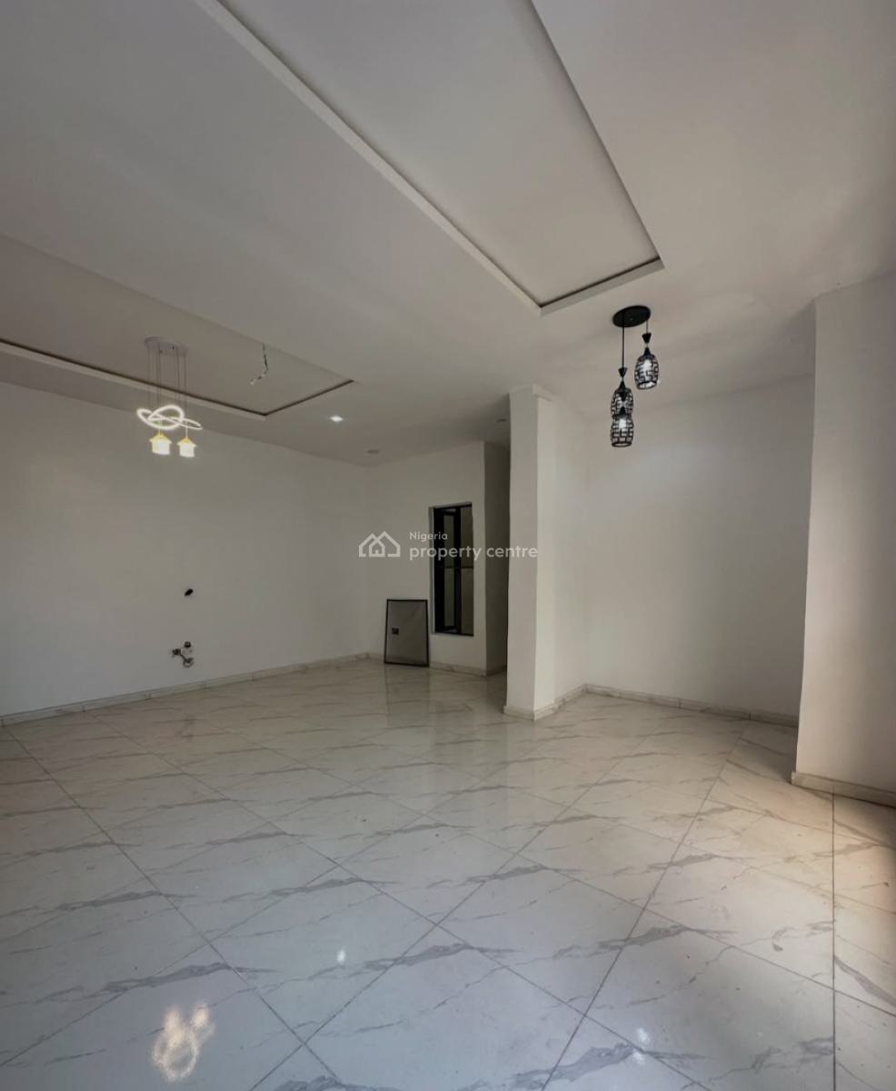 Serviced with 24/7 Power Supply 2 Bedroom En-suite Flat, Ikate, Lekki, Lagos, Flat / Apartment for Rent