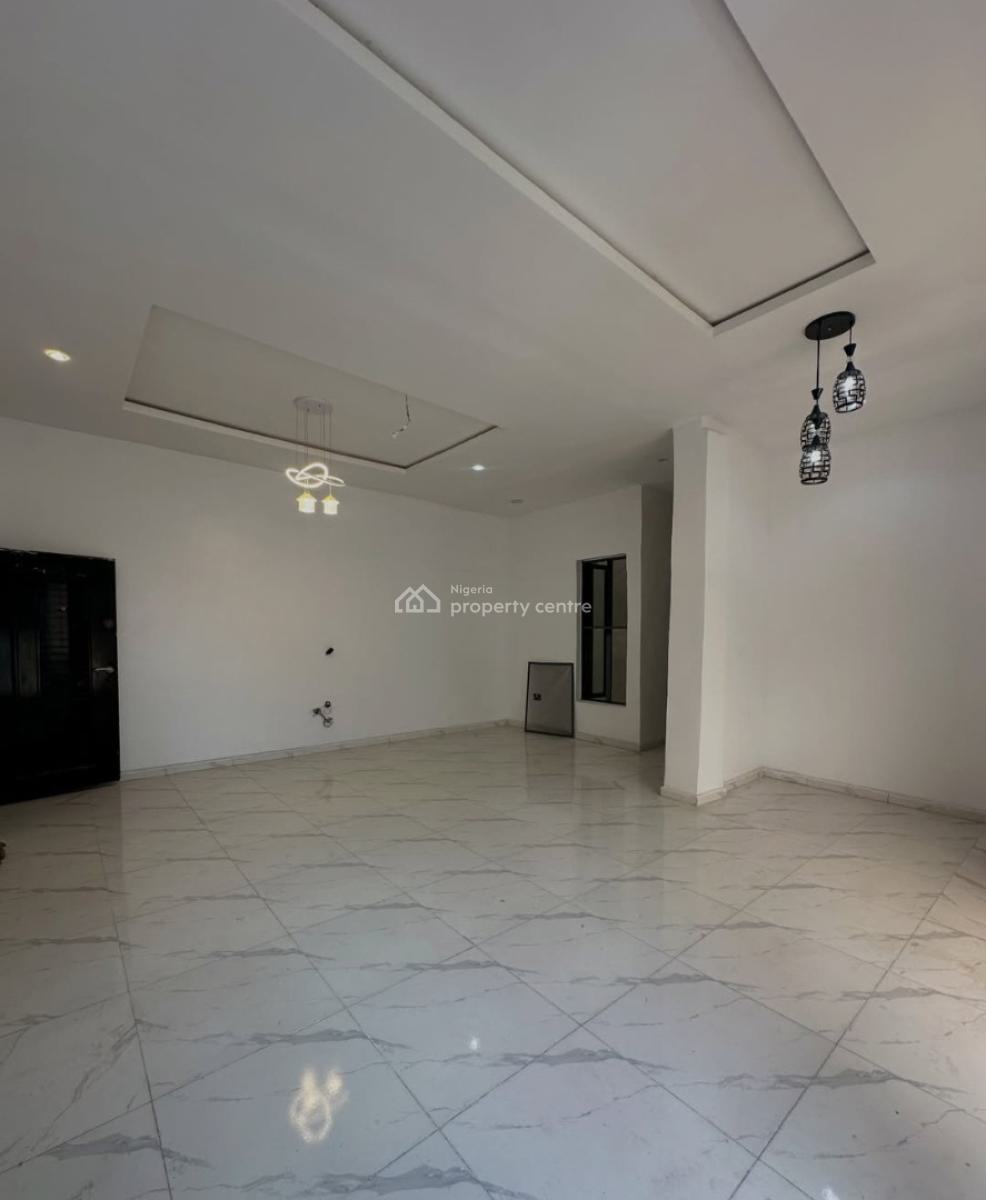 Serviced with 24/7 Power Supply 2 Bedroom En-suite Flat, Ikate, Lekki, Lagos, Flat / Apartment for Rent