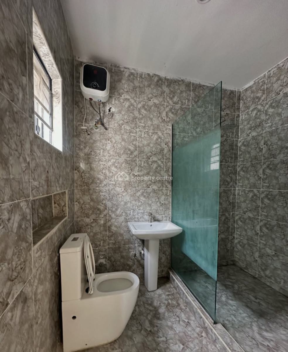 Serviced with 24/7 Power Supply 2 Bedroom En-suite Flat, Ikate, Lekki, Lagos, Flat / Apartment for Rent