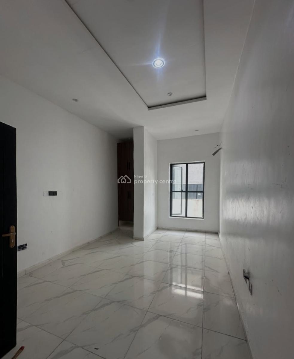 Serviced with 24/7 Power Supply 2 Bedroom En-suite Flat, Ikate, Lekki, Lagos, Flat / Apartment for Rent