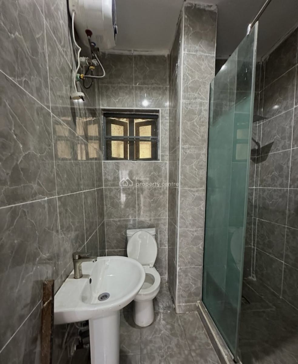 Serviced with 24/7 Power Supply 2 Bedroom En-suite Flat, Ikate, Lekki, Lagos, Flat / Apartment for Rent