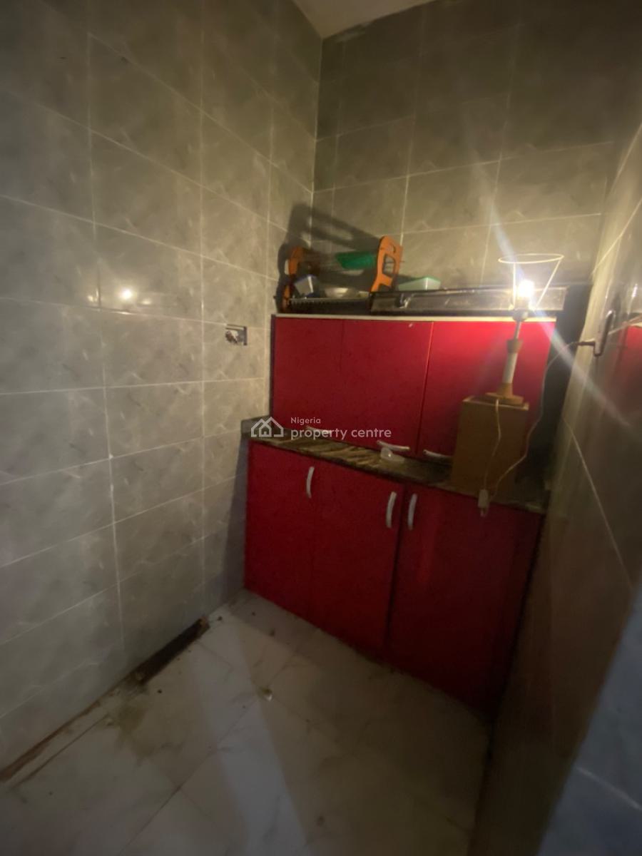 Neatly Used 1 Bedroom Flat, Metro Home Estate, General Paint, By Abraham Adesanya, Ajah, Lagos, Flat / Apartment for Rent