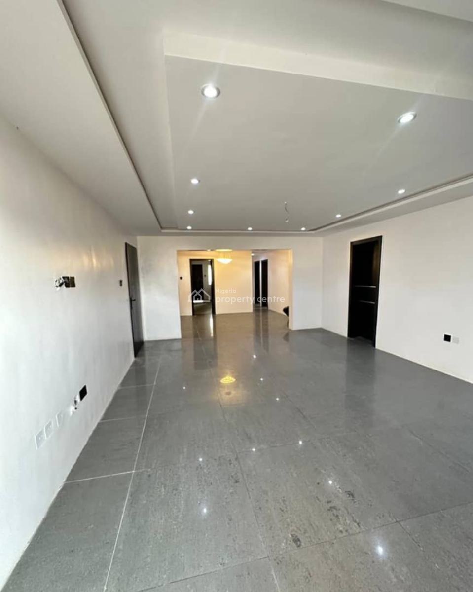 Specious 3 Bedrooms Apartment with Bq, Lekki Phase 1, Lekki, Lagos, Flat / Apartment for Sale